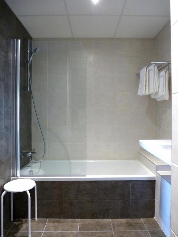 Hyp'Hotel Saint-Marcellin  Eksteriør bilde